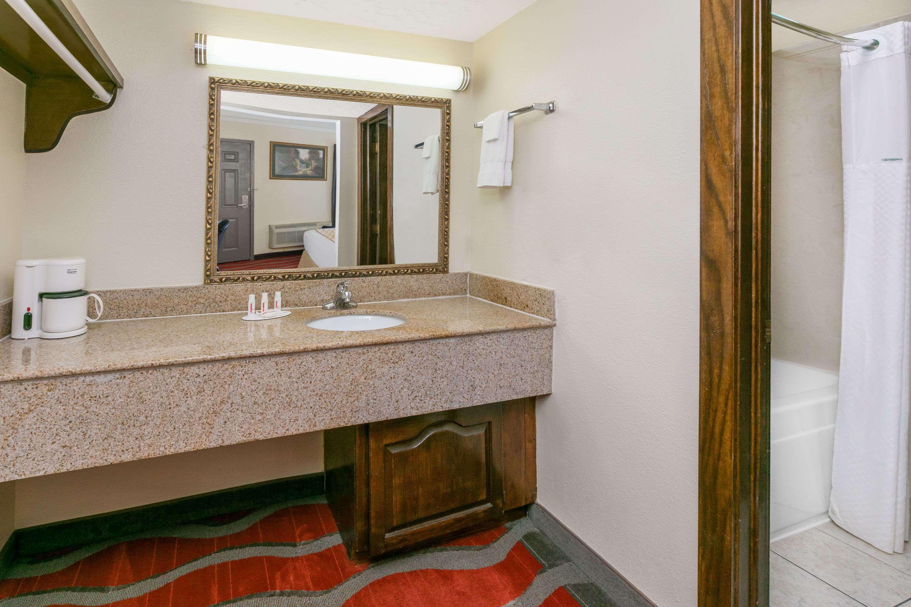 Travelodge Inn & Suites By Wyndham נורמן מראה חיצוני תמונה