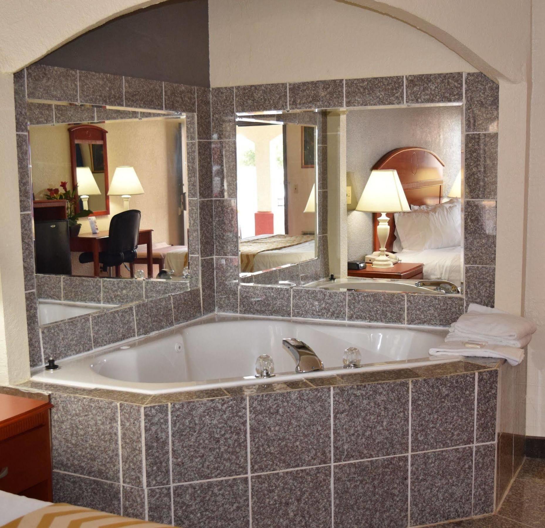 Travelodge Inn & Suites By Wyndham נורמן מראה חיצוני תמונה